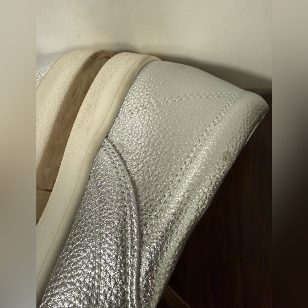 Blondo Giavana Silver Waterproof Shoes - Picture 9 of 11
